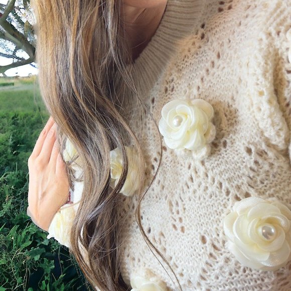 Crop Top Knit Medium Ivory Short Sleeve Crew Neck Decorated Pearls Faux Flowers - Picture 9 of 12